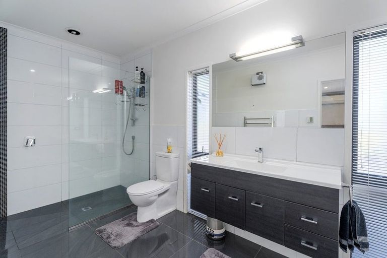 Photo of property in 6 Roseberry Place, Whitianga, 3510