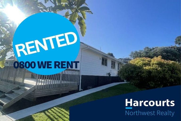 Photo of property in 42 Claverdon Drive, Massey, Auckland, 0614