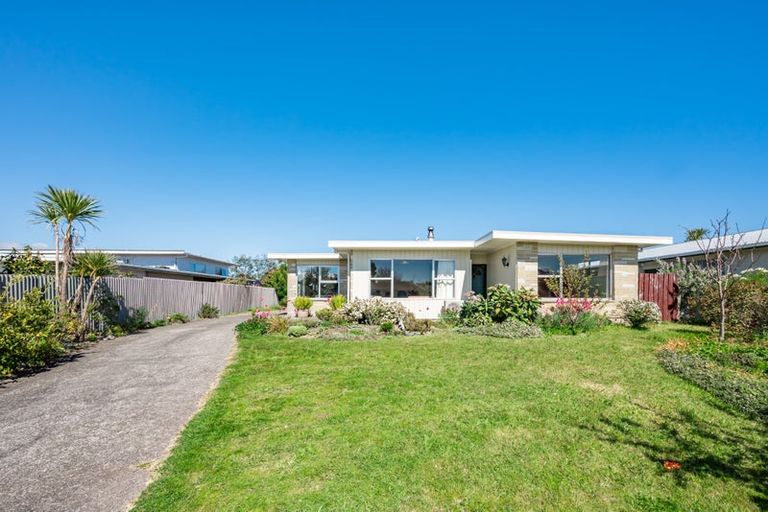 Photo of property in 5 Callender Terrace, Paraparaumu Beach, Paraparaumu, 5032