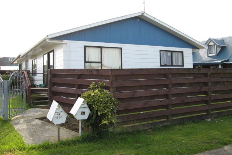 Photo of property in 8a Weymouth Grove, Wainuiomata, Lower Hutt, 5014