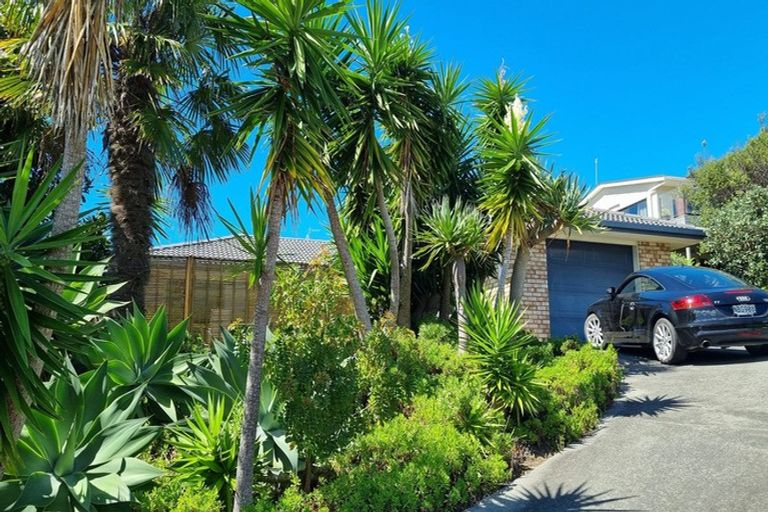 Photo of property in 14 Governor Grey Road, Snells Beach, 0920