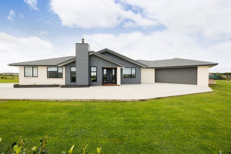 Photo of property in 40 View Road, Halcombe, 4779