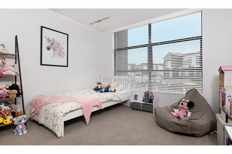 Photo of property in 18 Pottery Crescent, Hobsonville, Auckland, 0618