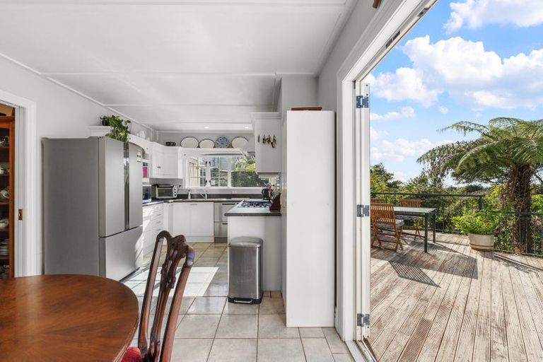 Photo of property in 1032 Scenic Drive North, Swanson, Auckland, 0816