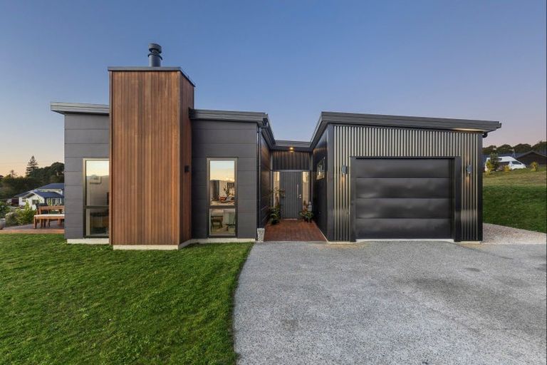 Photo of property in 372 Pomona Road, Tasman, Upper Moutere, 7173