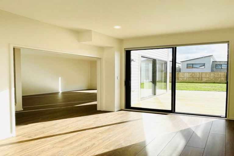 Photo of property in 27 Coast Garden Drive, Hobsonville, Auckland, 0616