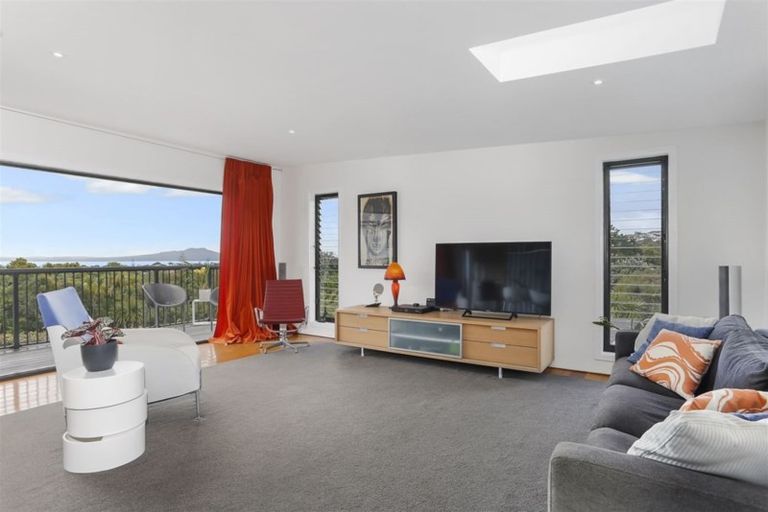 Photo of property in 26 Peter Terrace, Castor Bay, Auckland, 0620