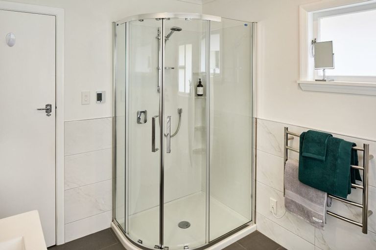 Photo of property in 8 Courtenay Road, Heretaunga, Upper Hutt, 5018