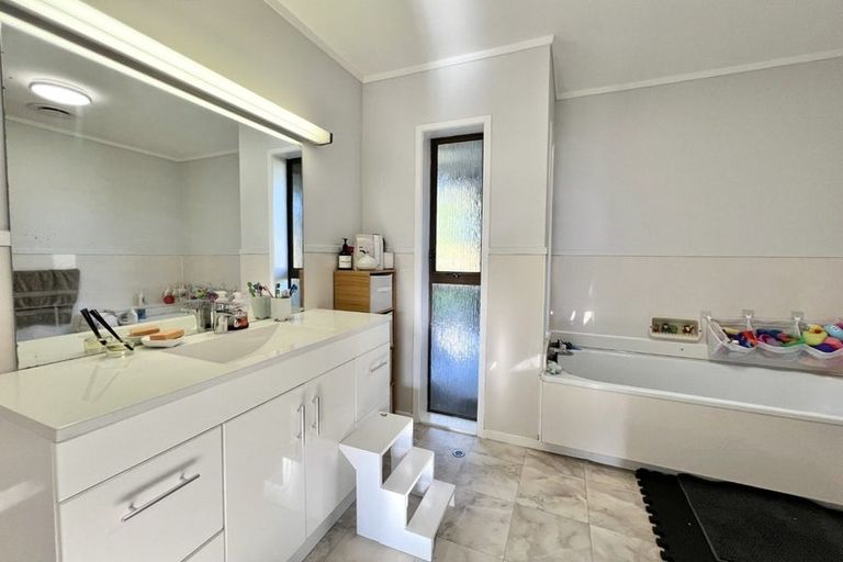 Photo of property in 9 Syntax Place, Conifer Grove, Takanini, 2112