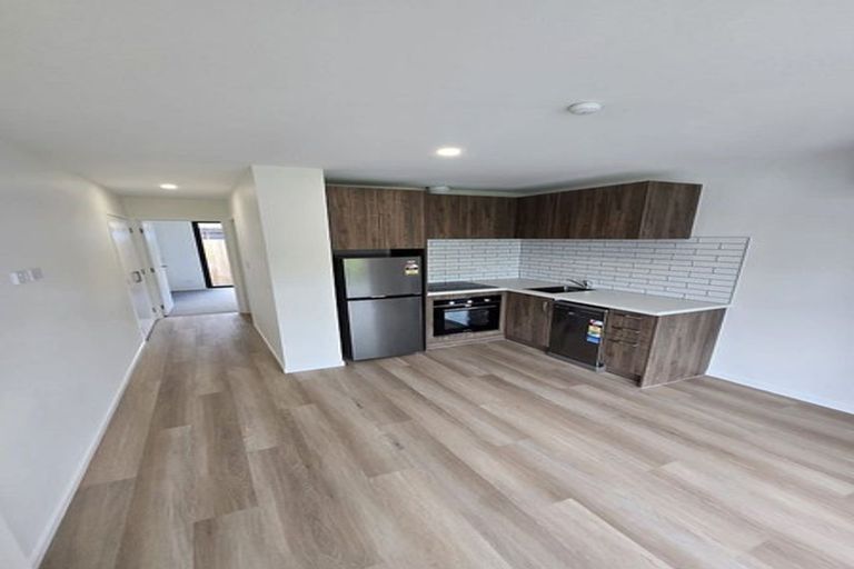 Photo of property in 10 Humphreys Place, Mangere, Auckland, 2022