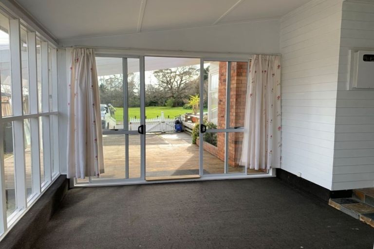 Photo of property in 26 Tiraumea Drive, Pakuranga, Auckland, 2010