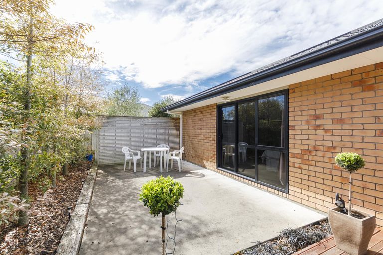 Photo of property in 23 Walnut Grove, Kelvin Grove, Palmerston North, 4414