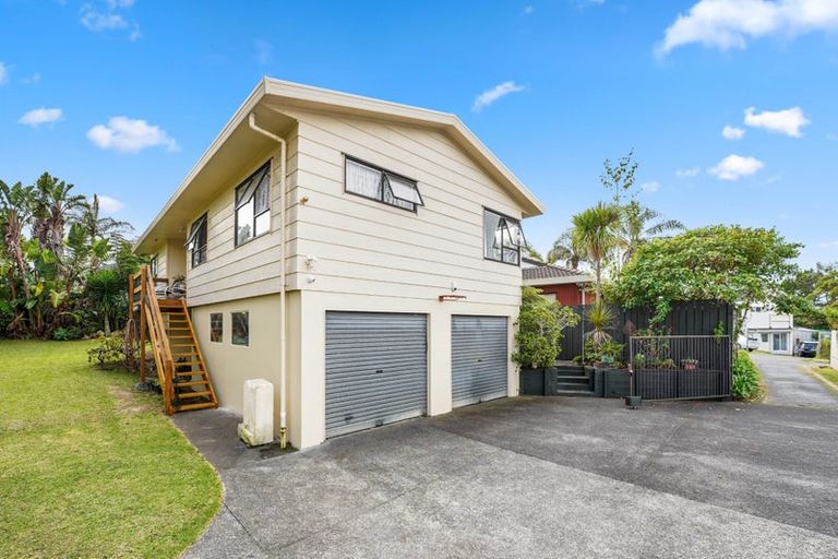 Photo of property in 2/109 Athena Drive, Totara Vale, Auckland, 0629