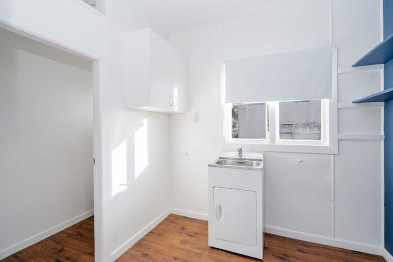 Photo of property in 15 Mary Street, Winton, 9720