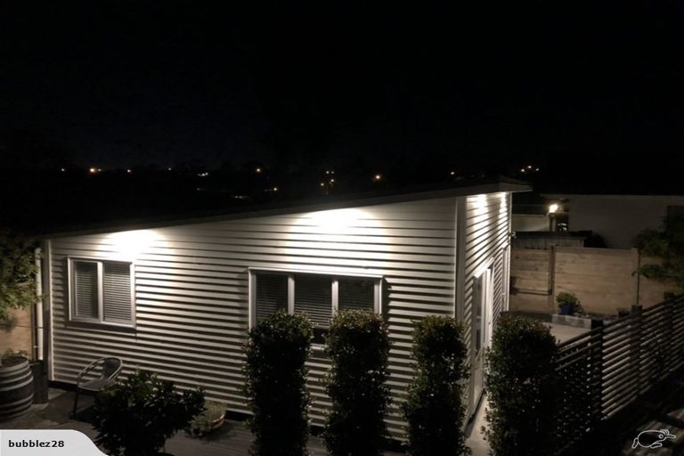 Photo of property in 5 Ngatoa Place, Glenfield, Auckland, 0629