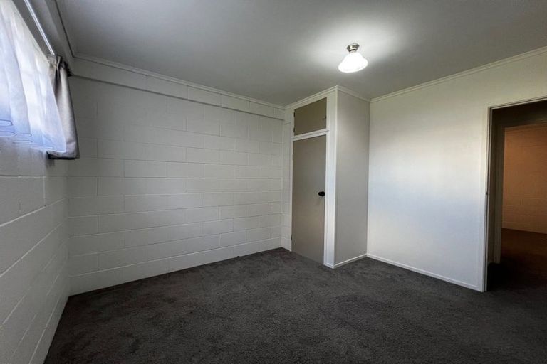Photo of property in 2/3 Sovereign Place, Glenfield, Auckland, 0629