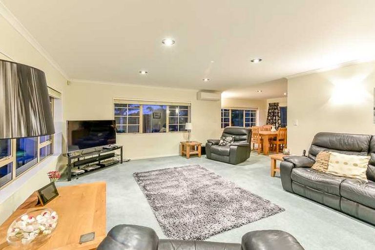 Photo of property in 7 Mistral Place, West Harbour, Auckland, 0618