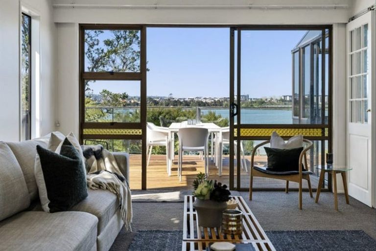 Photo of property in 27 Ferry Parade, Herald Island, Auckland, 0618