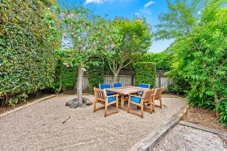 Photo of property in 12 Stonedge Lane, Rosedale, Auckland, 0632