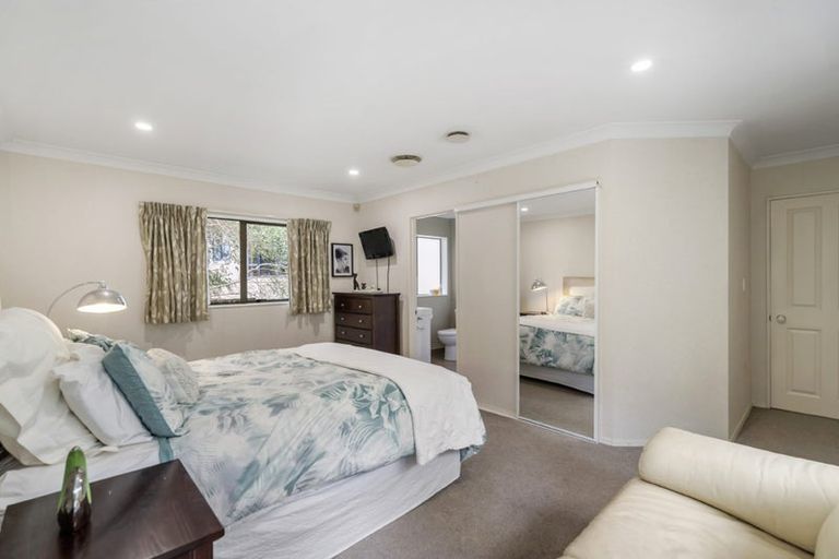 Photo of property in 27 Hogarth Rise, West Harbour, Auckland, 0618