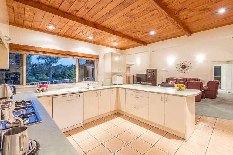 Photo of property in 7 Mistral Place, West Harbour, Auckland, 0618