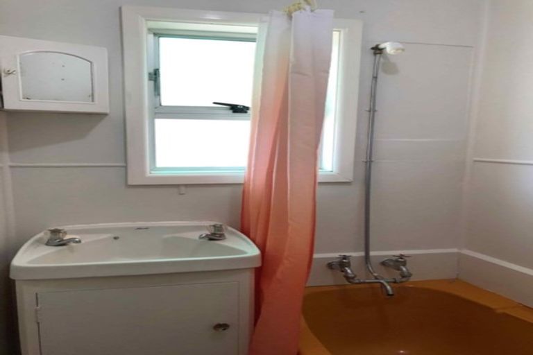 Photo of property in 155 School Road, Clive, 4102