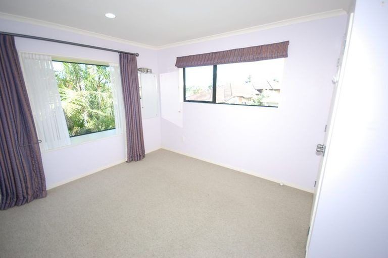 Photo of property in 2/16 Roberts Road, Glenfield, Auckland, 0629