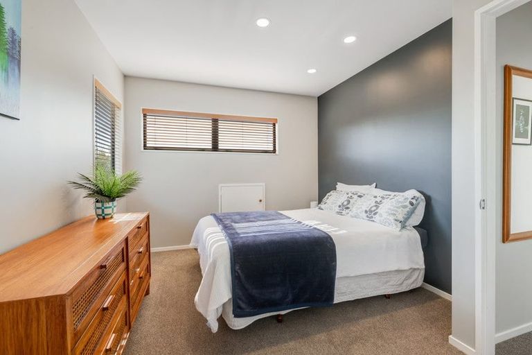 Photo of property in 8 Saint Lucia Place, Unsworth Heights, Auckland, 0632