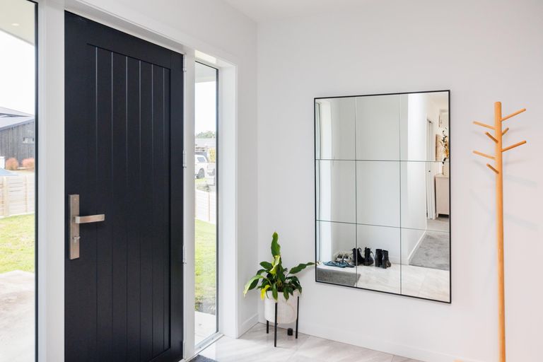 Photo of property in 23 Vaucluse Heights, Fitzherbert, Palmerston North, 4410