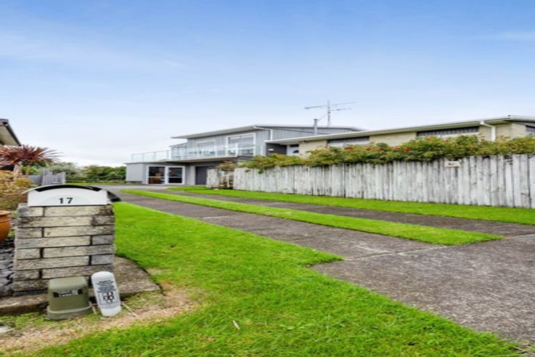 Photo of property in 17 Nevada Drive, Merrilands, New Plymouth, 4312