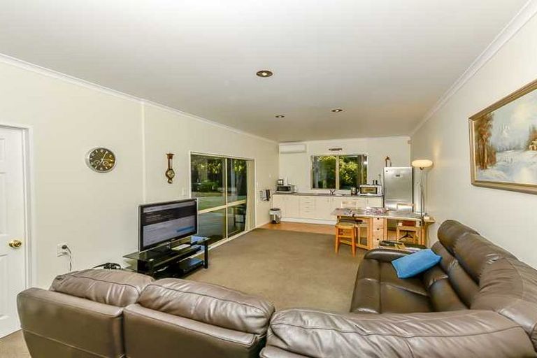 Photo of property in 7 Mistral Place, West Harbour, Auckland, 0618