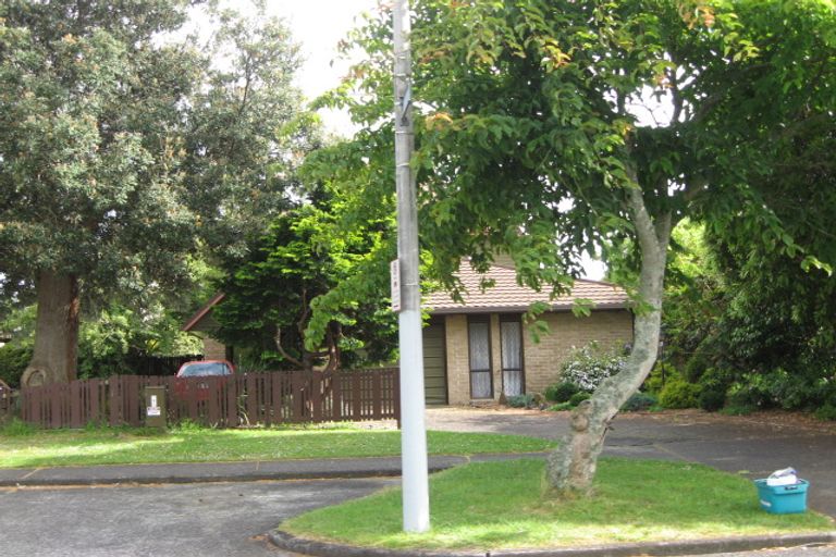 Photo of property in 2/21 Walter Strevens Drive, Conifer Grove, Takanini, 2112