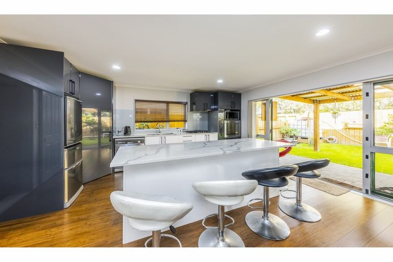 Photo of property in 38 Maypark Crescent, Flat Bush, Auckland, 2016