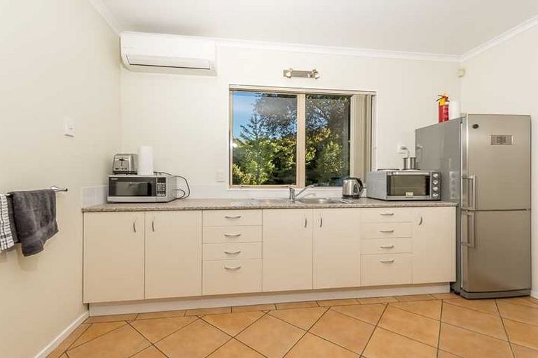 Photo of property in 7 Mistral Place, West Harbour, Auckland, 0618