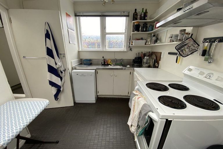 Photo of property in 37 Moa Point Road, Moa Point, Wellington, 6022