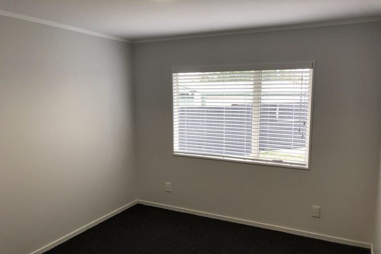 Photo of property in 3 Lydia Place, Kelvin Grove, Palmerston North, 4414