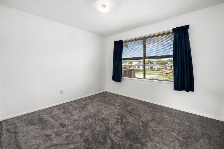 Photo of property in 2 Thackeray Place, Owhata, Rotorua, 3010
