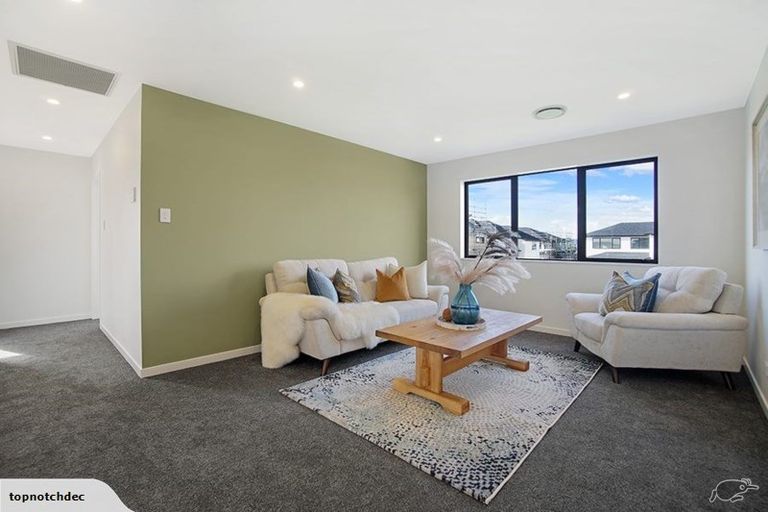Photo of property in 18 Observation Green, Hobsonville, Auckland, 0616