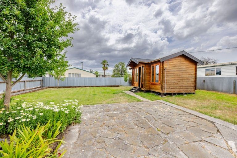 Photo of property in 6 Montgomery Street, Waipukurau, 4200