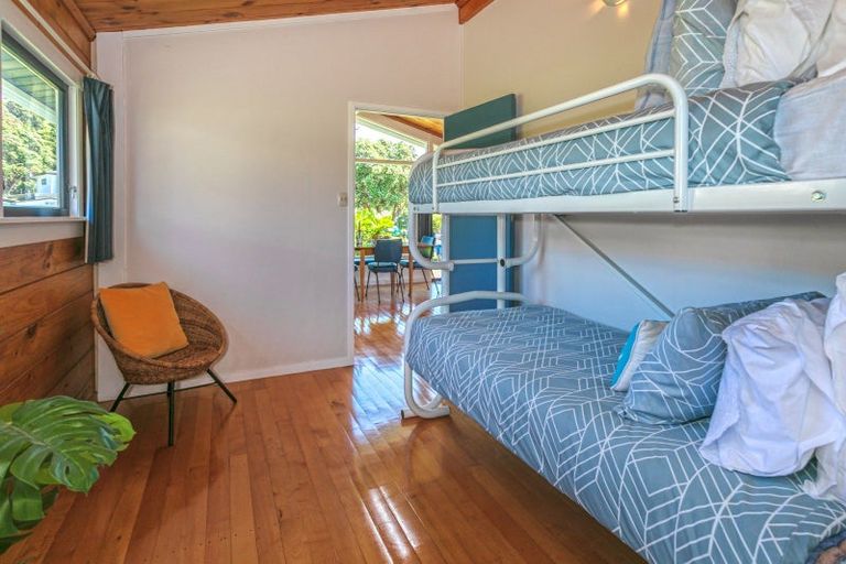 Photo of property in 11 Hahei Beach Road, Hahei, Whitianga, 3591