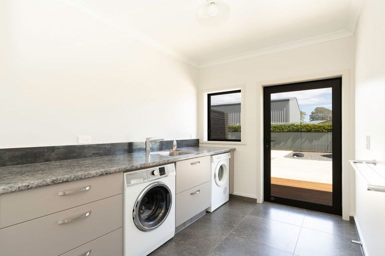 Photo of property in 347a Tararua Road, Levin, 5571