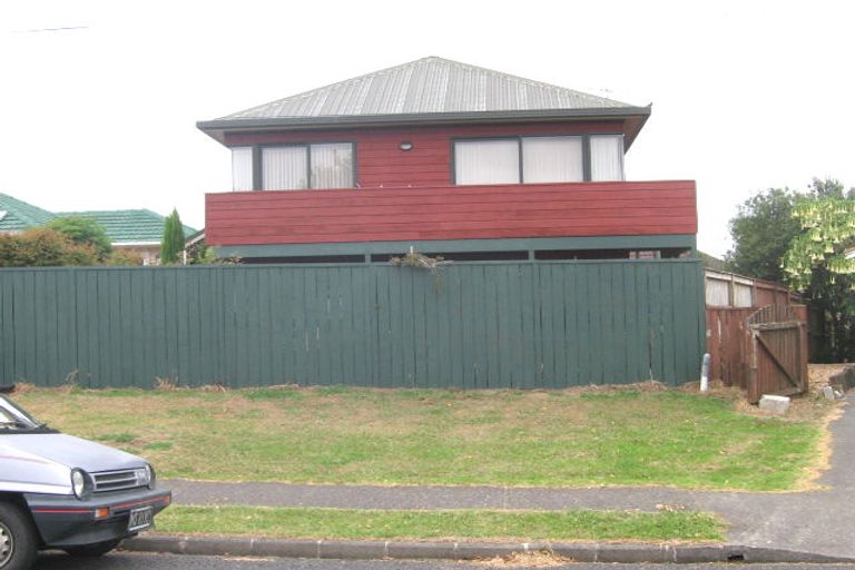 Photo of property in 2/2 Valley View Road, Glenfield, Auckland, 0629