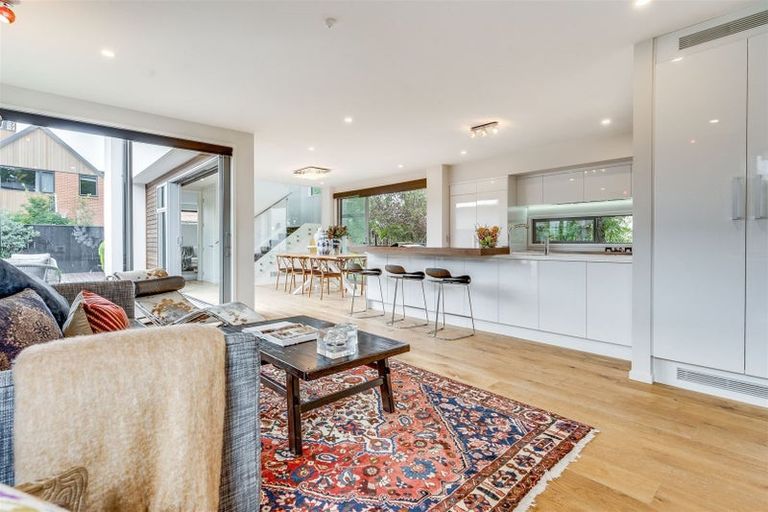 Photo of property in 62a Straven Road, Fendalton, Christchurch, 8014