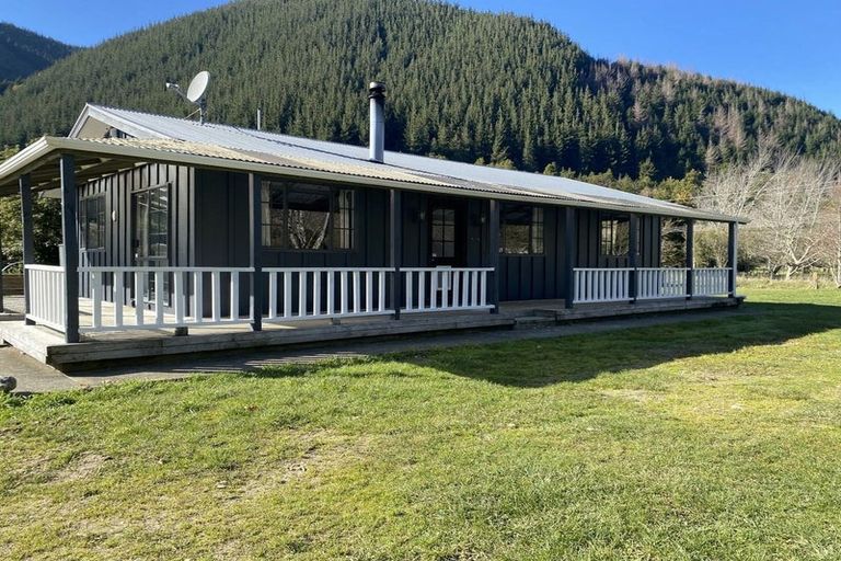 Photo of property in 137 Wakamarina Road, Canvastown, Havelock, 7178