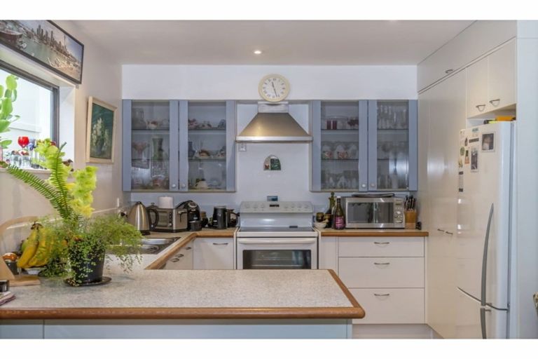 Photo of property in 3/12 Herons Way, Northcote, Auckland, 0627