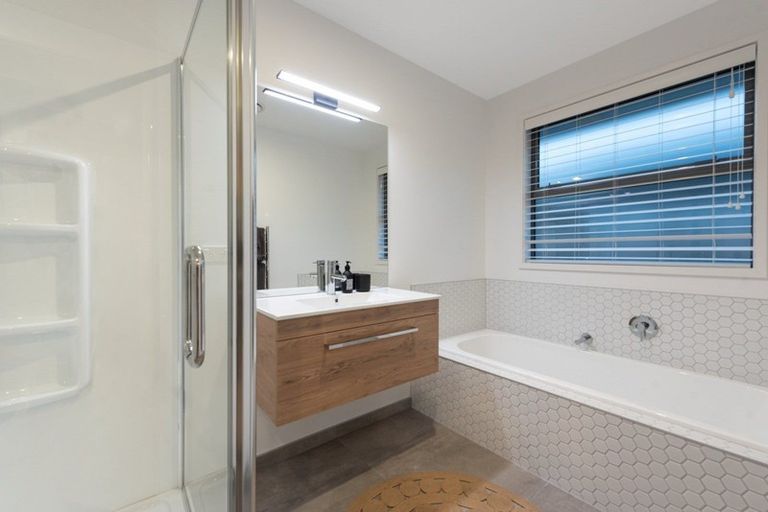 Photo of property in 107 The Boulevard, Papamoa Beach, Papamoa, 3118