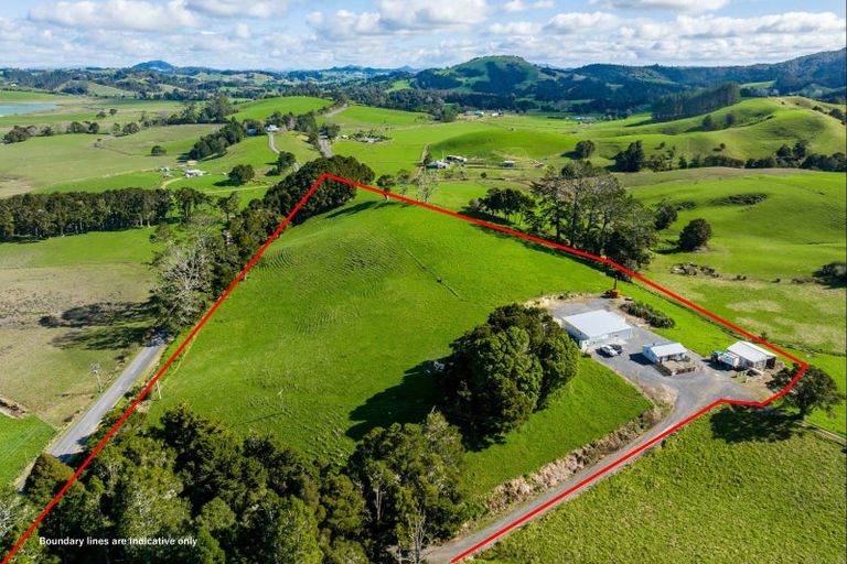 Photo of property in 1043 Whananaki Road North, Opuawhanga, Hikurangi, 0181