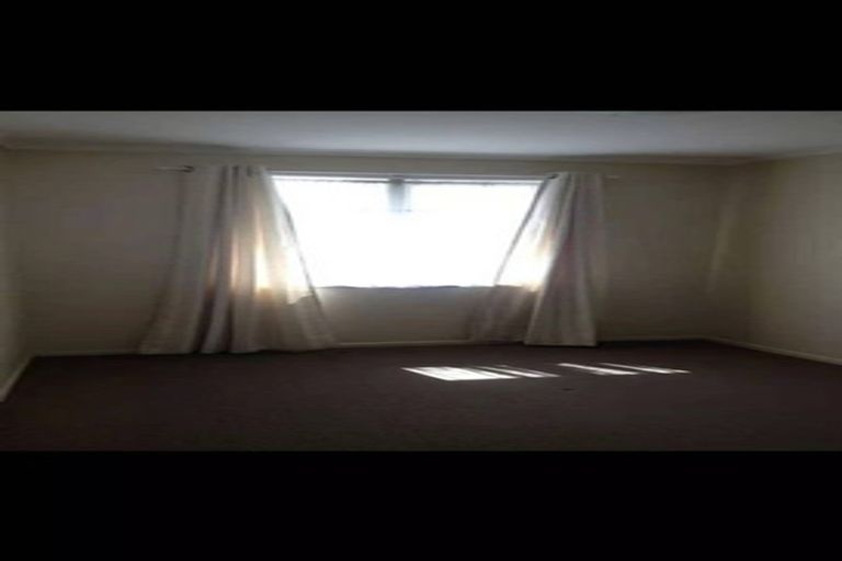 Photo of property in 4 Harding Avenue, Te Atatu South, Auckland, 0610