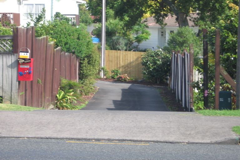 Photo of property in 3/4 Manuka Road, Glenfield, Auckland, 0629