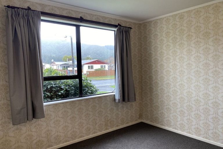 Photo of property in 343 Wellington Road, Wainuiomata, Lower Hutt, 5014